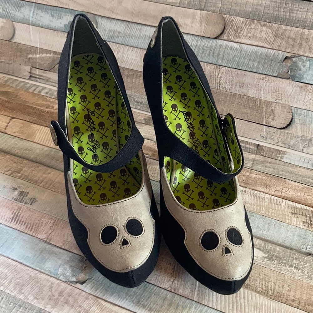 Bettie Page Skull Halloween Gris Grimly Heels sz 8
